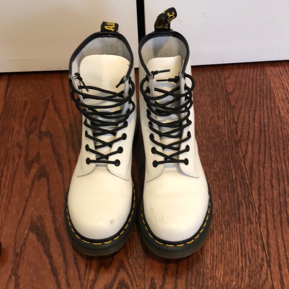 WORN ONCE Doc Martins White Leather Women’s Size 8